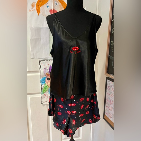 Delicates Pajama Set Liquid Satin Large Kisses Cami & Shorts Sexy - Picture 12 of 15